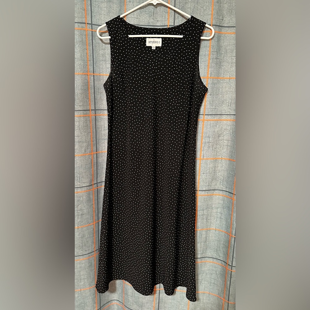 Sleeveless Polka dot dress